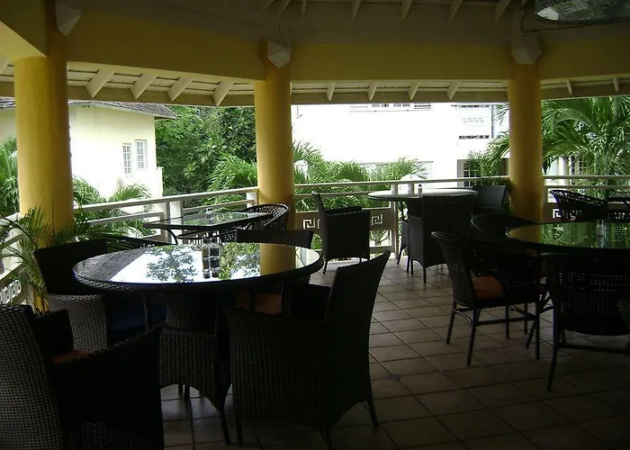 At The Ridge 3*