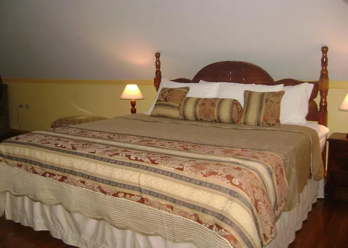 At The Ridge Hotel 3*