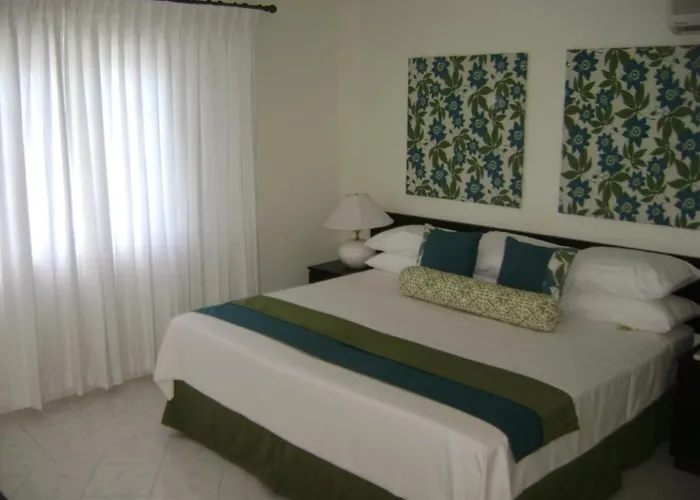Hotel At The Ridge Ocho Rios